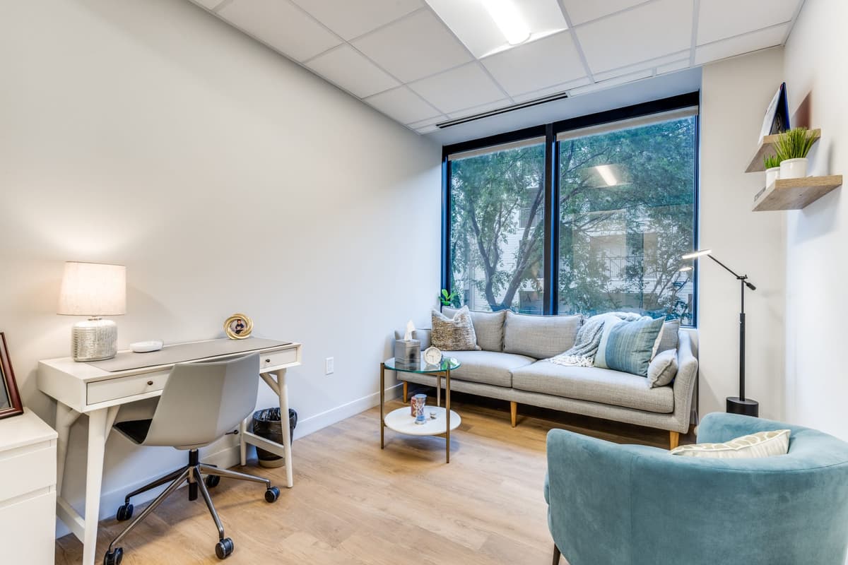 A calm, private trauma therapy office in Dallas